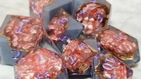 【海中電灯】誕生石ジオードダイス　7月紅玉